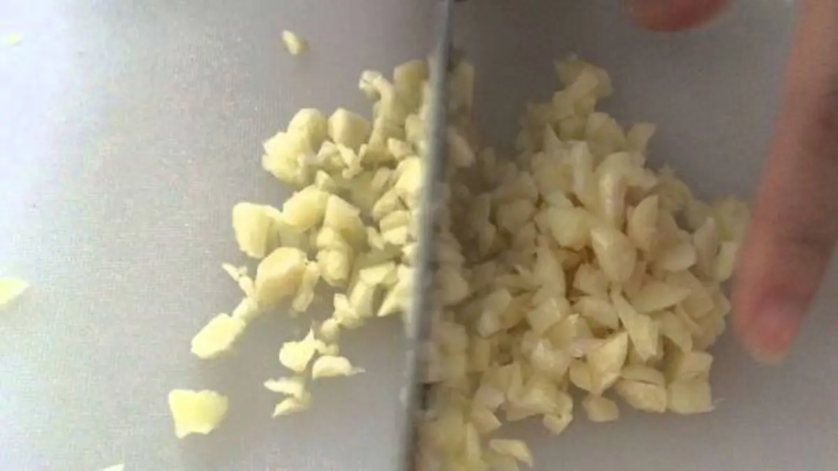 #หายโง่ทันที!! เคล็ดลับสุดเด็ด "กำจัดพยาธิ-ล้างสารพิษ" ในร่างกายด้วย "กระเทียมสด" เห็นผลเกินคาด ลองทำตามดู ได้ผลชัวร์ !! (รายละเอียด)