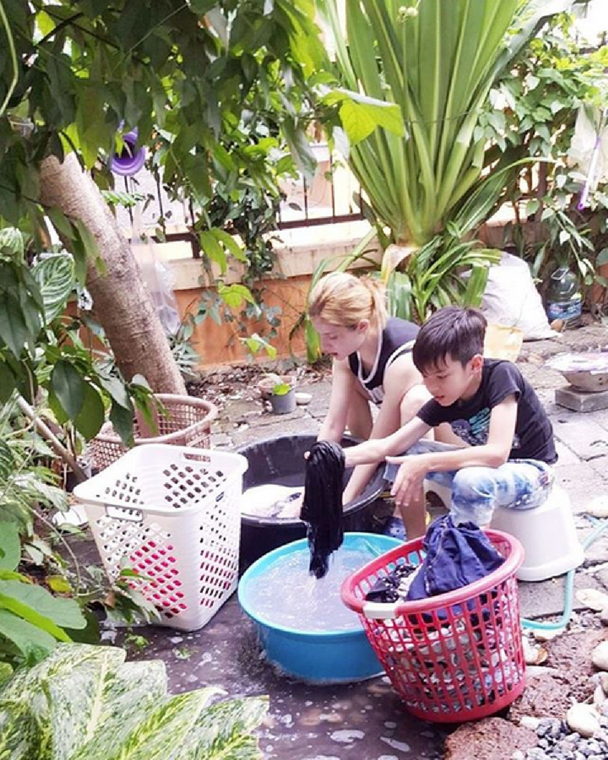 ชีวิตจริงยิ่งกว่านิยาย !! ส่องชีวิตคุณแม่เลี้ยงเดี่ยว &quot;แอนนี่บรู้ค&quot; และ&quot;ลูกชายน้องฑีฆายุ&quot; ใช้ชีวิตติดดินสุดๆ! นอนกลางทุ่ง..