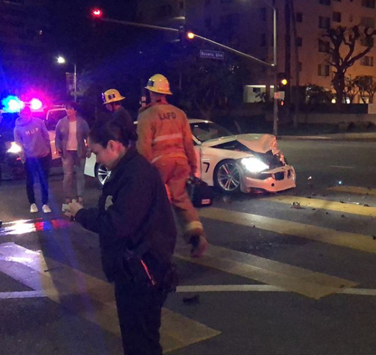 *ช็อกนาทีชีวิต!!! "แบม จณิสตา" เล่าเหตุการณ์ระทึก! รถตู้ครอบครัวถูกรถฝ่าไฟแดงพุ่งชนยับ!!! (ชมคลิป)