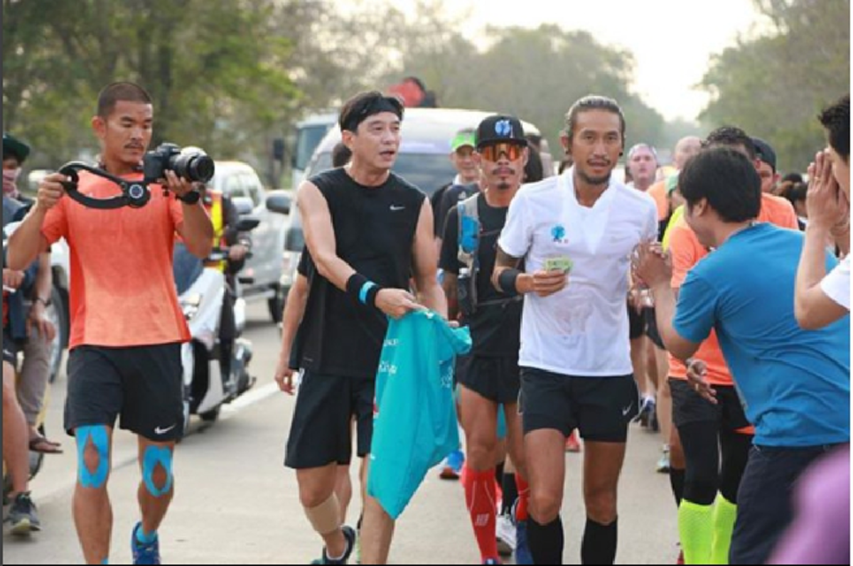 ก้าวคนละก้าวพี่ดู๋ สัญญา พาลูกชายสุดหล่อ น้องเอม  ร่วมรับพลังแห่งความดีจาก พี่ตูน!!