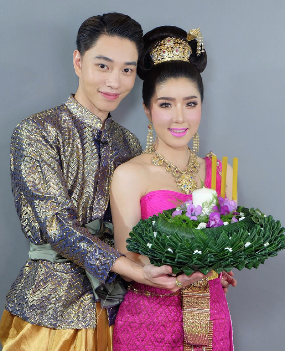 *เปิดชีวิตสุดทึ่ง!!! “เมคอัพชื่อดัง” จากช่างแต่งหน้าราคา 700 สู่ช่างแต่งหน้า "ร้อยล้าน" ที่ขนาดซุปตาร์ "อั้ม-พัชราภา" ยังต้องต่อคิวแต่ง!!!