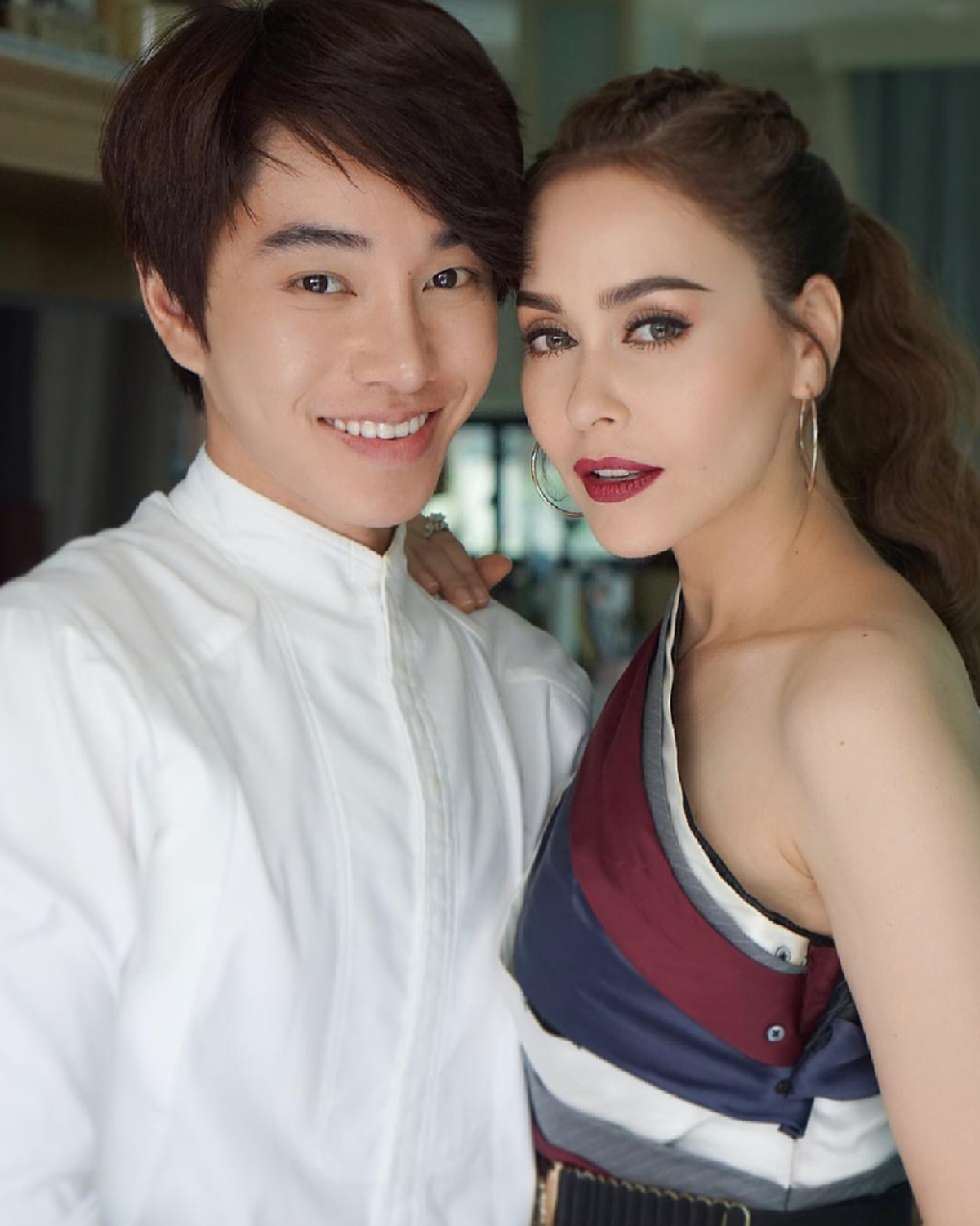 *เปิดชีวิตสุดทึ่ง!!! “เมคอัพชื่อดัง” จากช่างแต่งหน้าราคา 700 สู่ช่างแต่งหน้า "ร้อยล้าน" ที่ขนาดซุปตาร์ "อั้ม-พัชราภา" ยังต้องต่อคิวแต่ง!!!