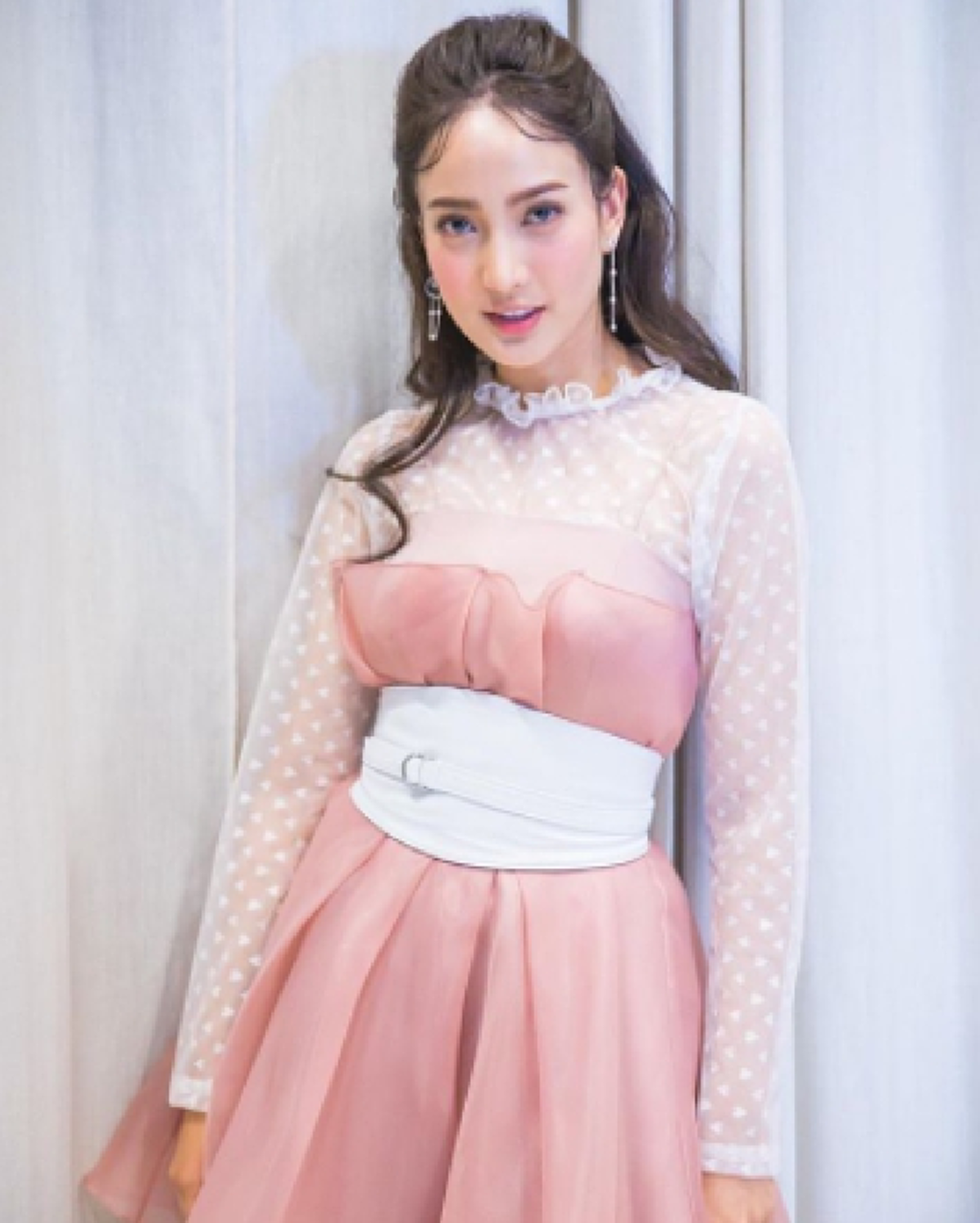 เป็นเกียรติอย่างสูง "พระเจ้าหลานเธอพระองค์เจ้าสิริวัณณวรีนารีรัตน์" ประทาน ส.ค.ส. ปี 2561 แก่นางเอกสาว "แต้ว ณฐพร"