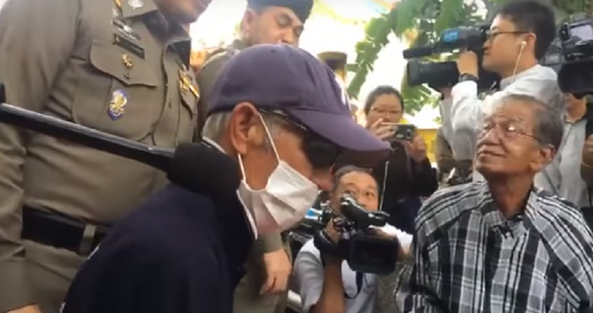 ถึงกับช็อก!!! บรรดาลุงร้านน้ำชา ถึงกับพูดไม่ออก หลังเพื่อนชายนั่งเล่นหมากรุกกันทุกวัน กลับกลายเป็น "ยากูซ่า" ฆ่าคนตาย!! (มีคลิป)