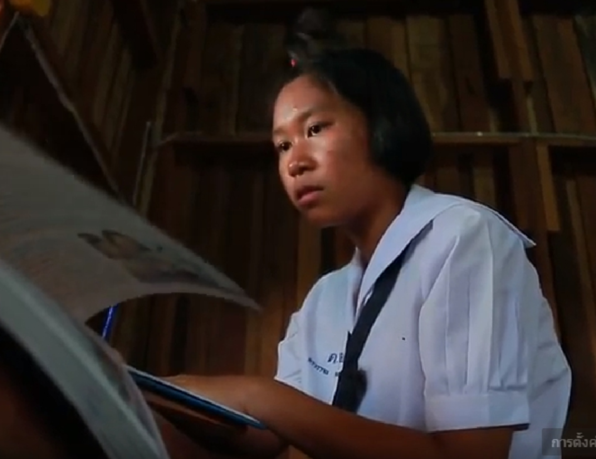 มันยิ่งกว่าคำว่าสู้ชีวิต!! เปิดชีวิตน้ำตาซึม“น้องผักกาด”ทำงานหนักวันละเกือบ10ชม. เพื่อเอาชีวิตรอด หลังถูกพ่อแม่ทิ้งให้อยู่ลำพัง!! (ชมคลิป)