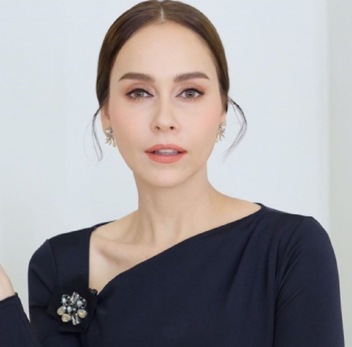 ตำนานแห่งความสวย !! "นัท มีเรีย"  เผยภาพสมัยก่อนตอนอายุ 17 ปี แทบไม่เชื่อสายตา จากอดีตสู่ปัจจุบัน กับความงามที่ยังดูเป็นอมตะ  ??