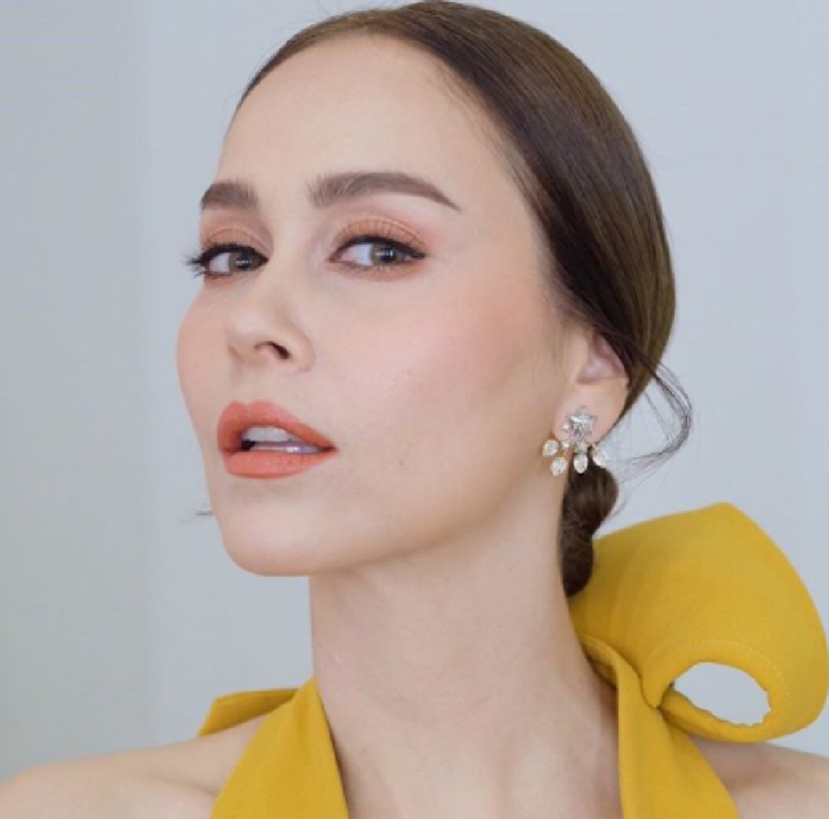 ตำนานแห่งความสวย !! "นัท มีเรีย"  เผยภาพสมัยก่อนตอนอายุ 17 ปี แทบไม่เชื่อสายตา จากอดีตสู่ปัจจุบัน กับความงามที่ยังดูเป็นอมตะ  ??