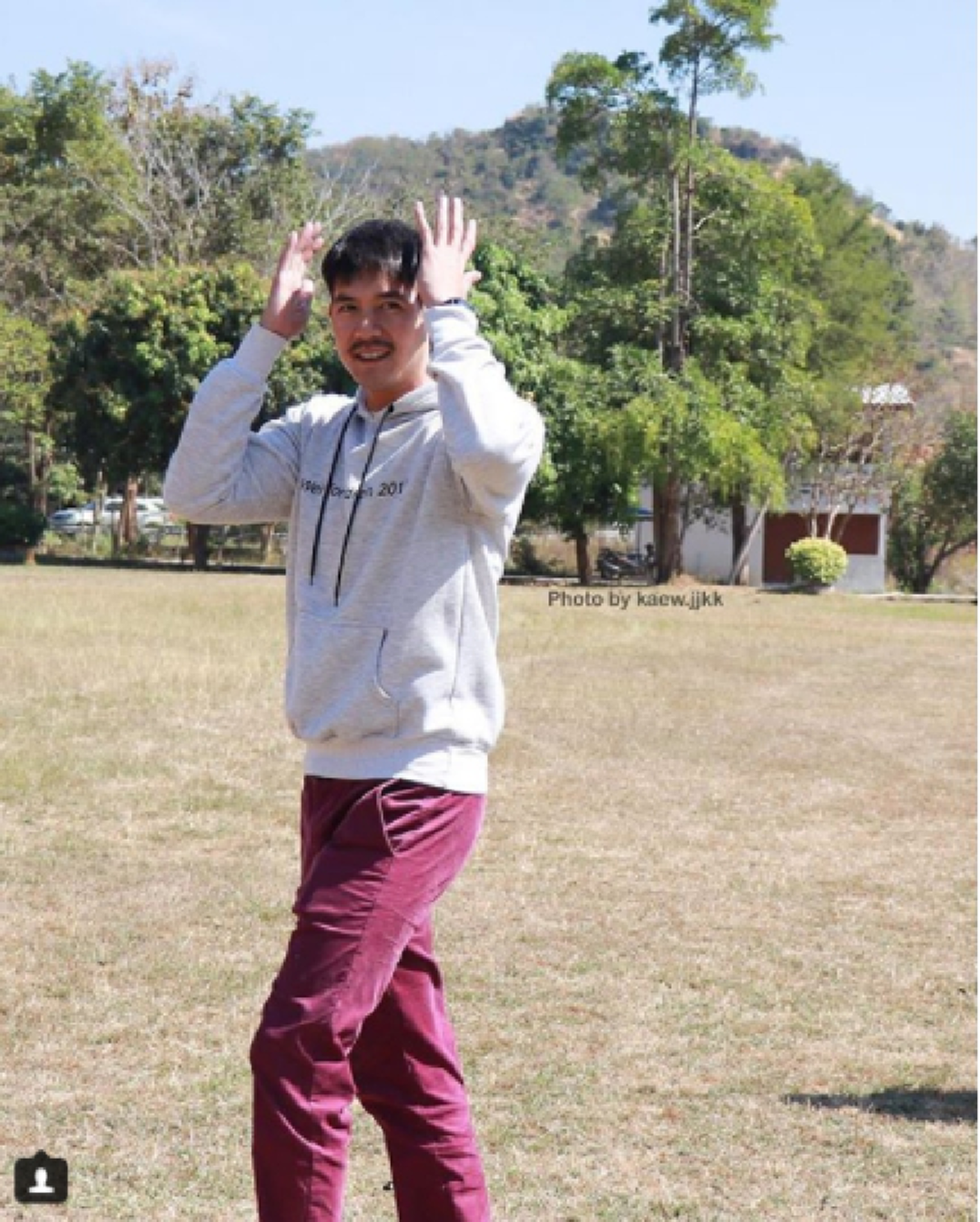 หล่อเเถมใจบุญด้วย!! "พระเอกหนุ่มรูปหล่อ" แจกเสื้อกันหนาวพร้อมทุนการศึกษา ให้น้องๆ 4โรงเรียน ประทับใจสุดๆ (คลิป)