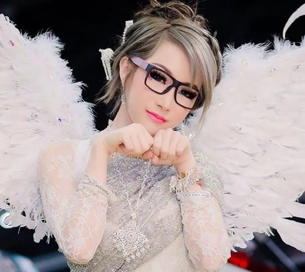 ชาวเน็ตงงหนักมาก !! "เด็กน้อย"ผมสั้นติ่ง! ใครจะคิดโตมากลายเป็น"พริตตี้"สาวสวย? รายได้หลักล้าน...ชีวิตพลิกสุดๆ! จากหน้ามือเป็นหลังมือ !! (ชมภ