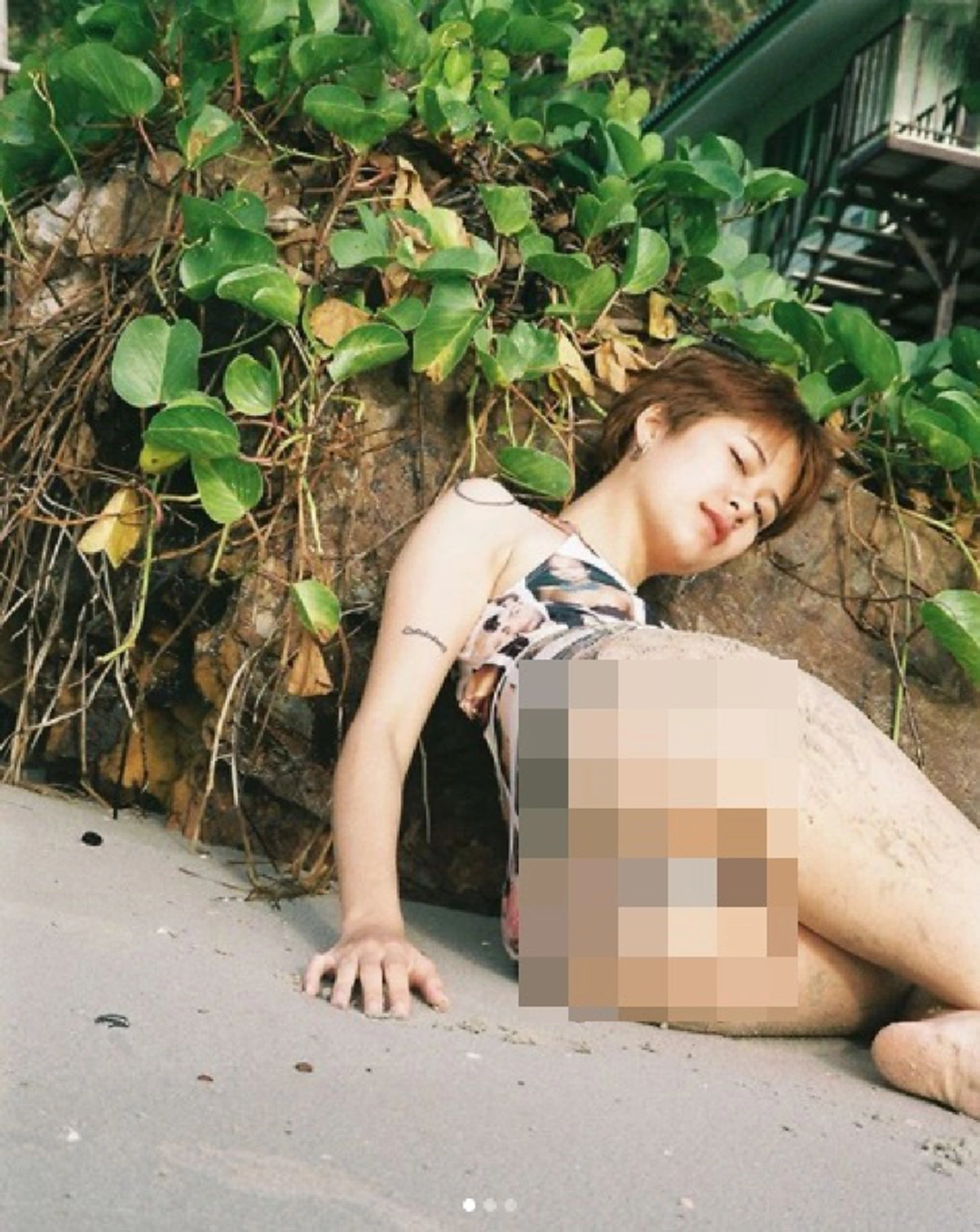 ***ยังจำกันได้ไหม !!! สาวฮิปเตอร์ถ่ายภาพคู่ตำรวจ ขณะโดนใบสั่ง ล่าสุดเปลี่ยนแนว ขอบอกไม่ธรรมดา เผ็ดจนลิ้นชา !?