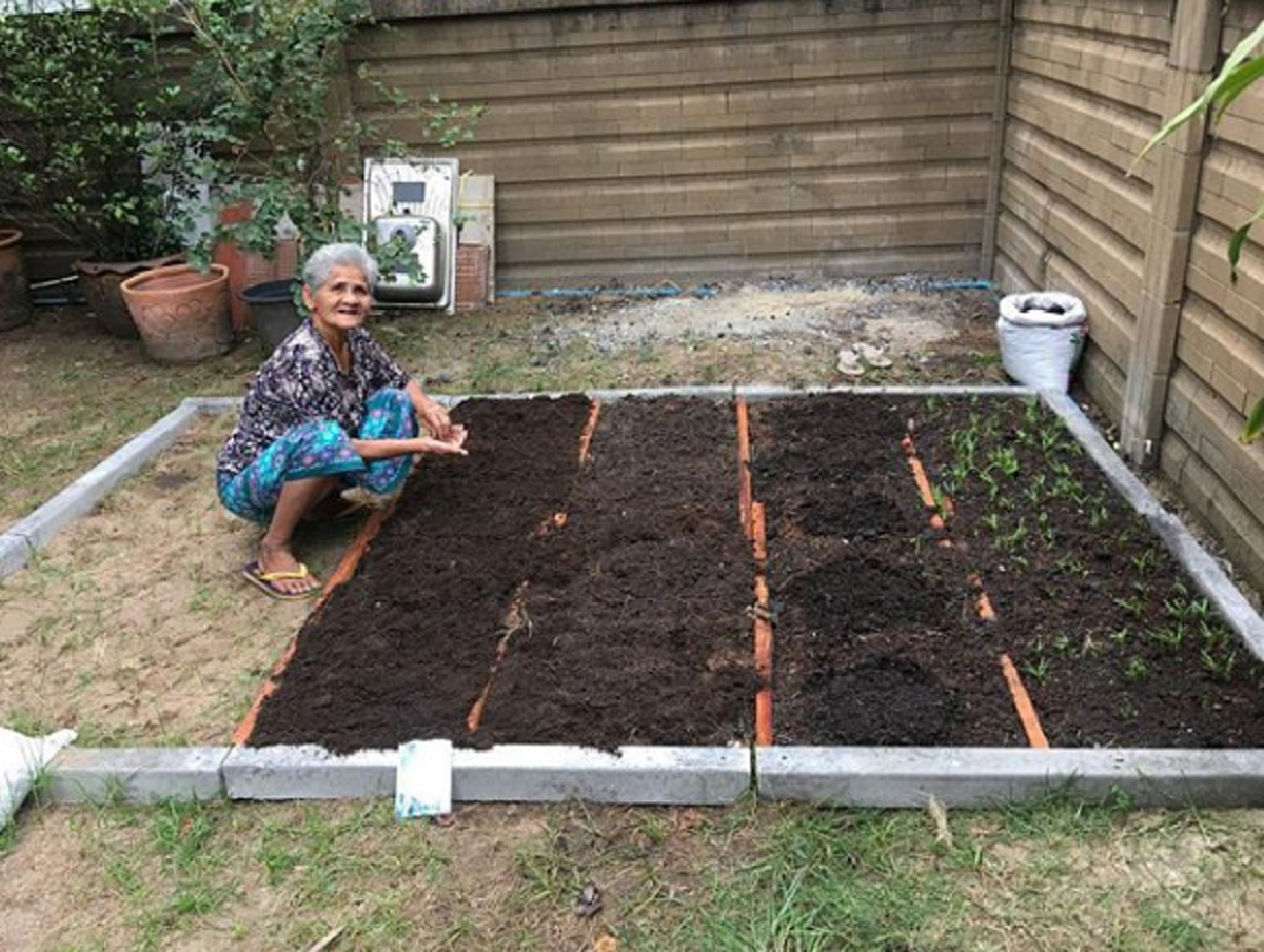 *ไม่ลืมกำพืด!!! ขยี้ตาแรง! ส่องบ้านต่างจังหวัด "หนูเล็ก ก่อนบ่าย" สไตล์บ้านนอกคอกนา ไม่หรูหราแต่ว่าอุ่นใจ!!! (คลิป)