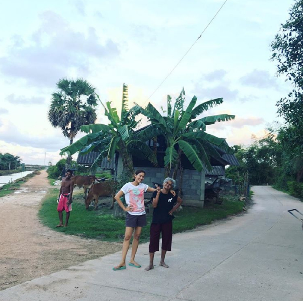 *ไม่ลืมกำพืด!!! ขยี้ตาแรง! ส่องบ้านต่างจังหวัด "หนูเล็ก ก่อนบ่าย" สไตล์บ้านนอกคอกนา ไม่หรูหราแต่ว่าอุ่นใจ!!! (คลิป)