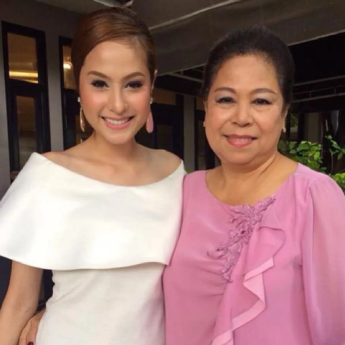 "ขวัญ อุษามณี" พาแม่แอ๊ว บินลัดฟ้าเยี่ยมพี่ลูกแก้ว ถึงออสเตรเลีย ถ่ายรูปครอบครัวสุขสันต์