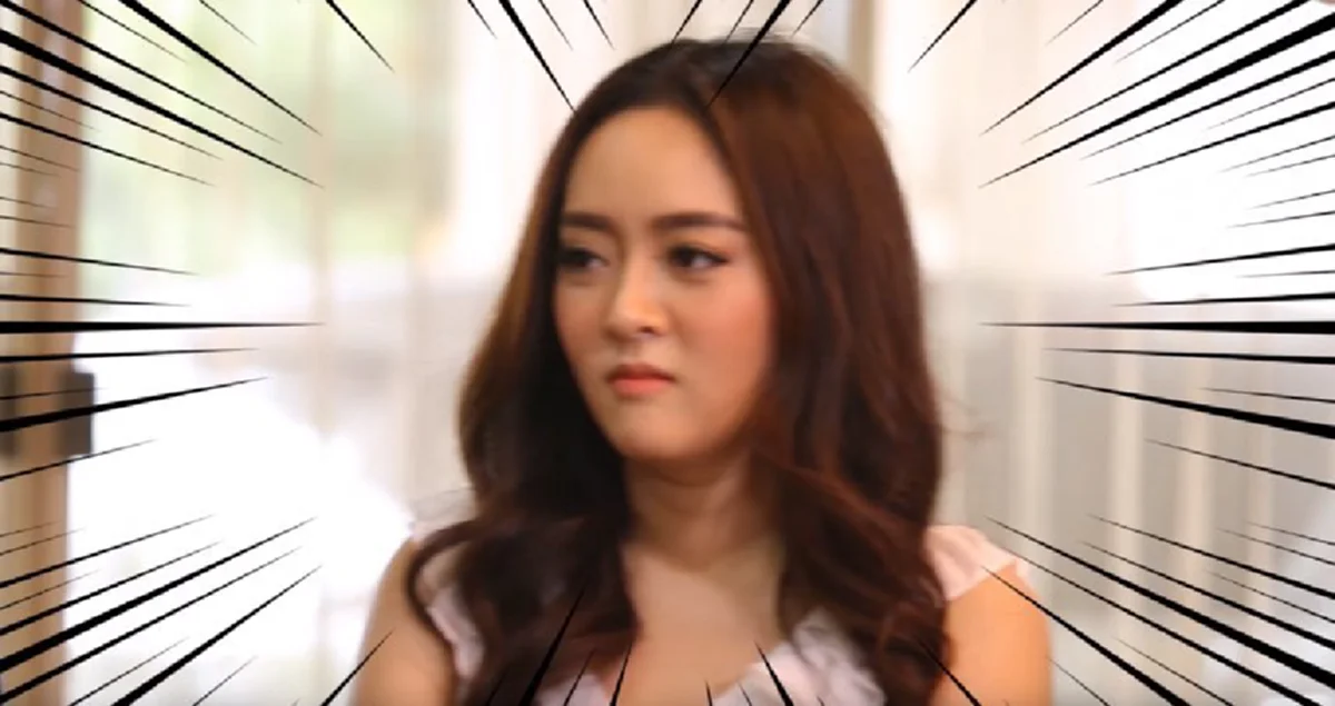 **บุกตบกลางกองถ่าย !!! เปิดคลิปนาที "น้องชาย" นักแสดงสาวชื่อดัง "แก้มบุ๋ม" เดือดจัด หลังพี่สาวถูกพิธีกรพูดเสียดสี ? (คลิป)