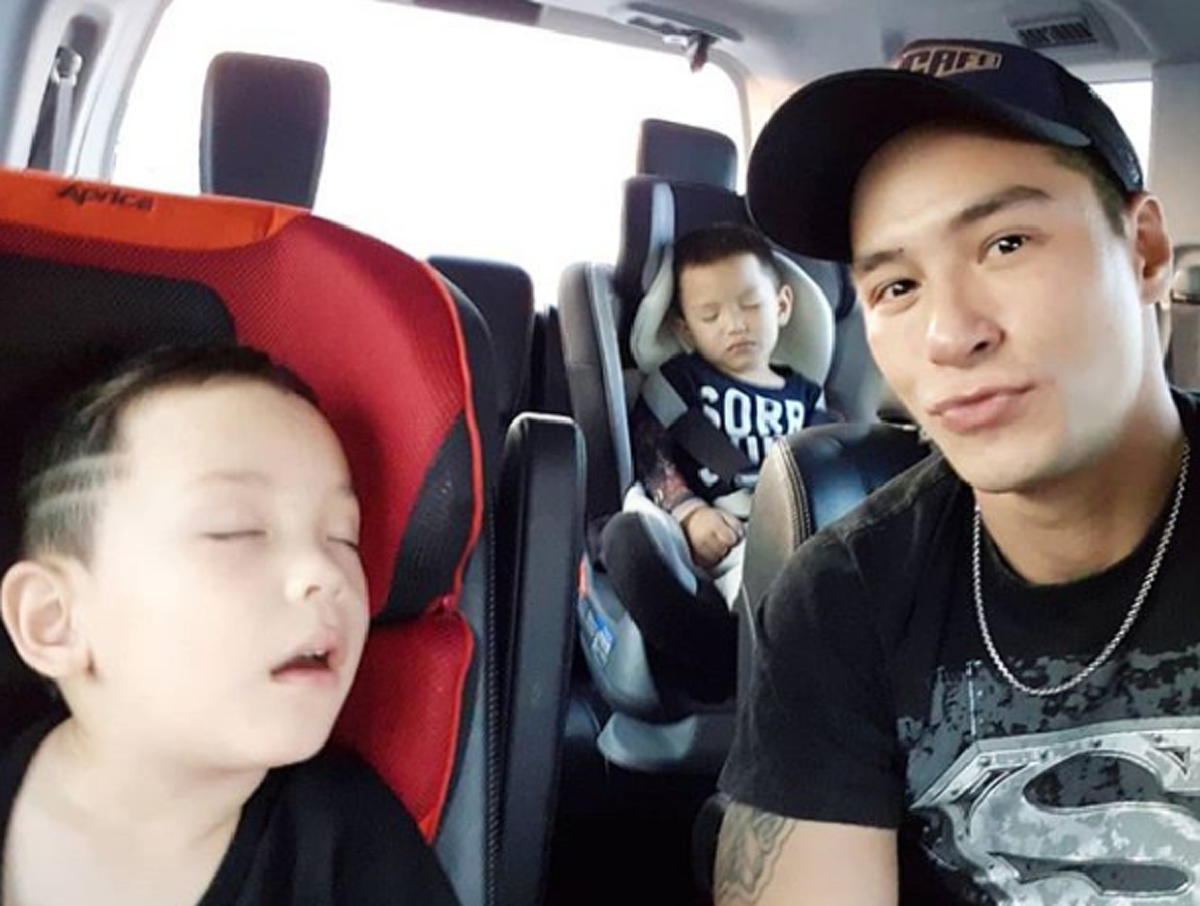 *ไม่อยากให้ลูกมีปมด้อย!!! พระเอกหนุ่ม “ปีเตอร์ คอร์ป” หวนกลับบ้านขอดูแลลูก! หลังหย่าภรรยาเกือบ3ปี!!! (คลิป)