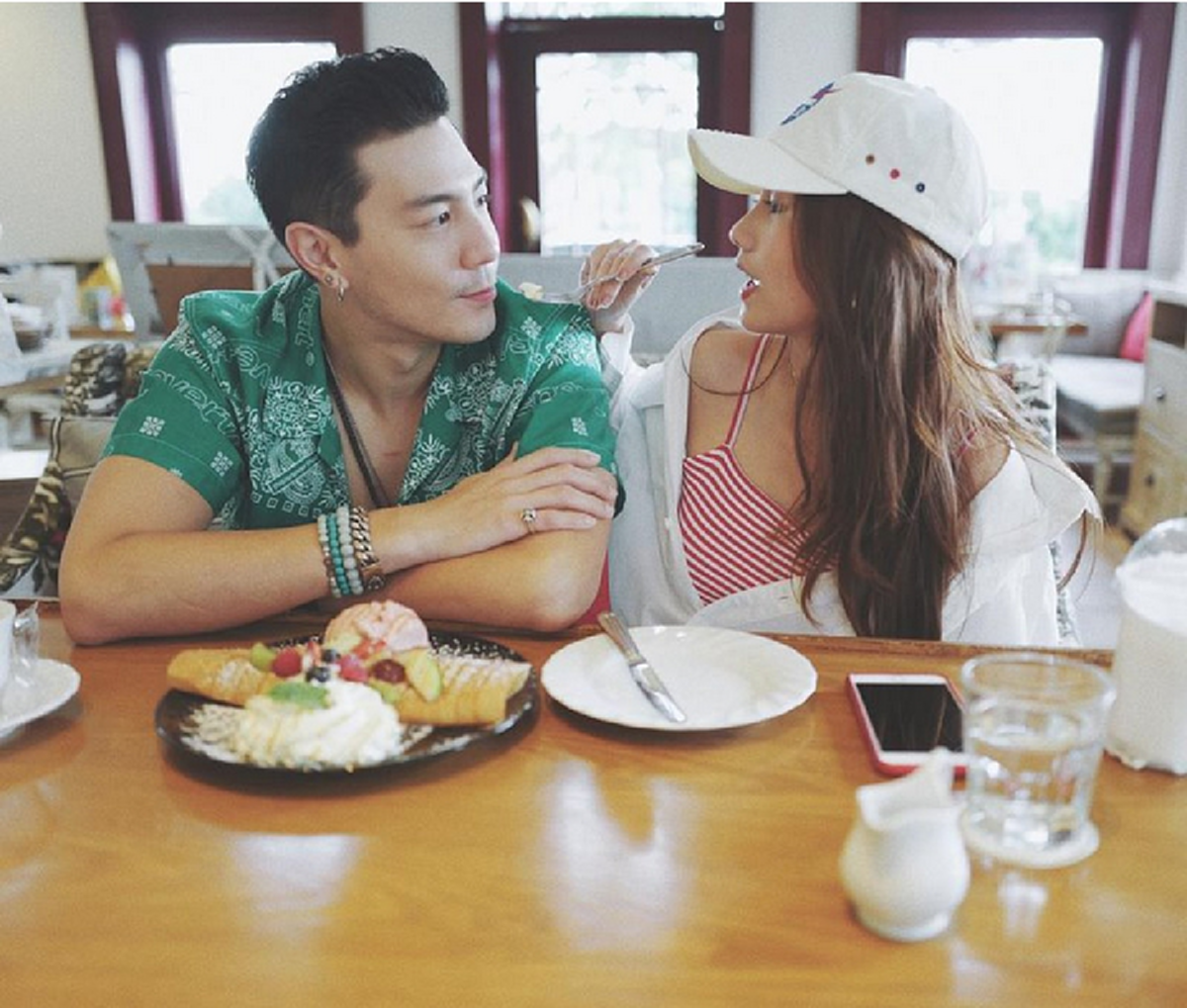 ช็อควงการบันเทิง !! "โดม ปกรณ์ ลัม" ประกาศแต่งงานแฟนสาว หลังคบนาน 5 ปี ทำเอาแฟนคลับ..เสียใจทั้งประเทศ !!