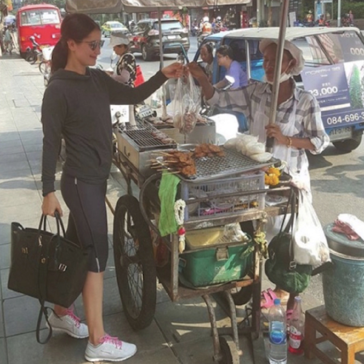 แฟนคลับสุดประทับใจ !!! 7 ซุปตาร์ ที่หลายคนยกให้เป็นไอดอล รวยแค่ไหนก็ใช้ชีวิตไม่ติดหรู !?