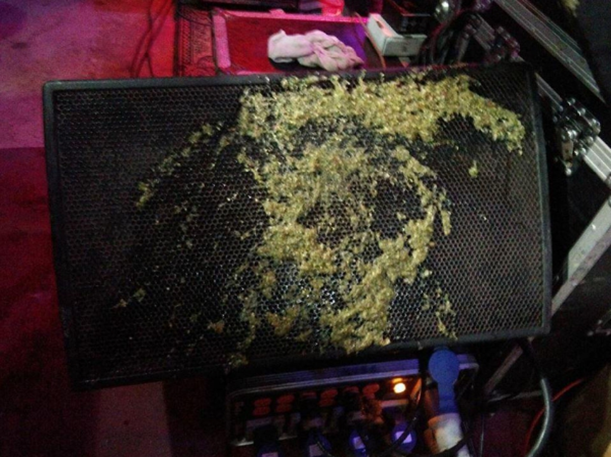 ครึ่งประเทศไม่เคยรู้ !! เปิดประวัติ "เล็ก คาราบาว" หรือ "ปรีชา ชนะภัย" เมื่อครั้งที่คาราบาวโด่งดังถึงขีดสุด จนกระทั่งเล็กขอลาออกจากวง ??