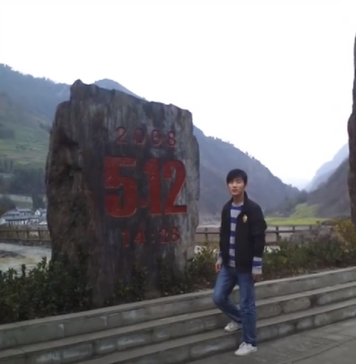 ไม่เคยลืมบุญคุณ!! ทหารหนุ่มชาวจีน ตามหาคุณลุงทหารผู้ที่เคยช่วยชีวิตของเขา จากเหตุการณ์แผ่นดินไหวเมื่อ 10 ปีที่แล้ว! (คลิป)