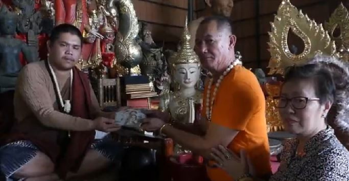 โผล่ 3 ตัวเต็มๆ !! "เลขเด็ดฤาษีเณร" งวดนี้ 1/02/61 หลัง "เศรษฐี" ขายถังสมุทรสาคร "หอบเงิน 3 แสน" แก้บน "ฤาษีเณร" คอหวยไม่พลาด! แห่จดกันมือร