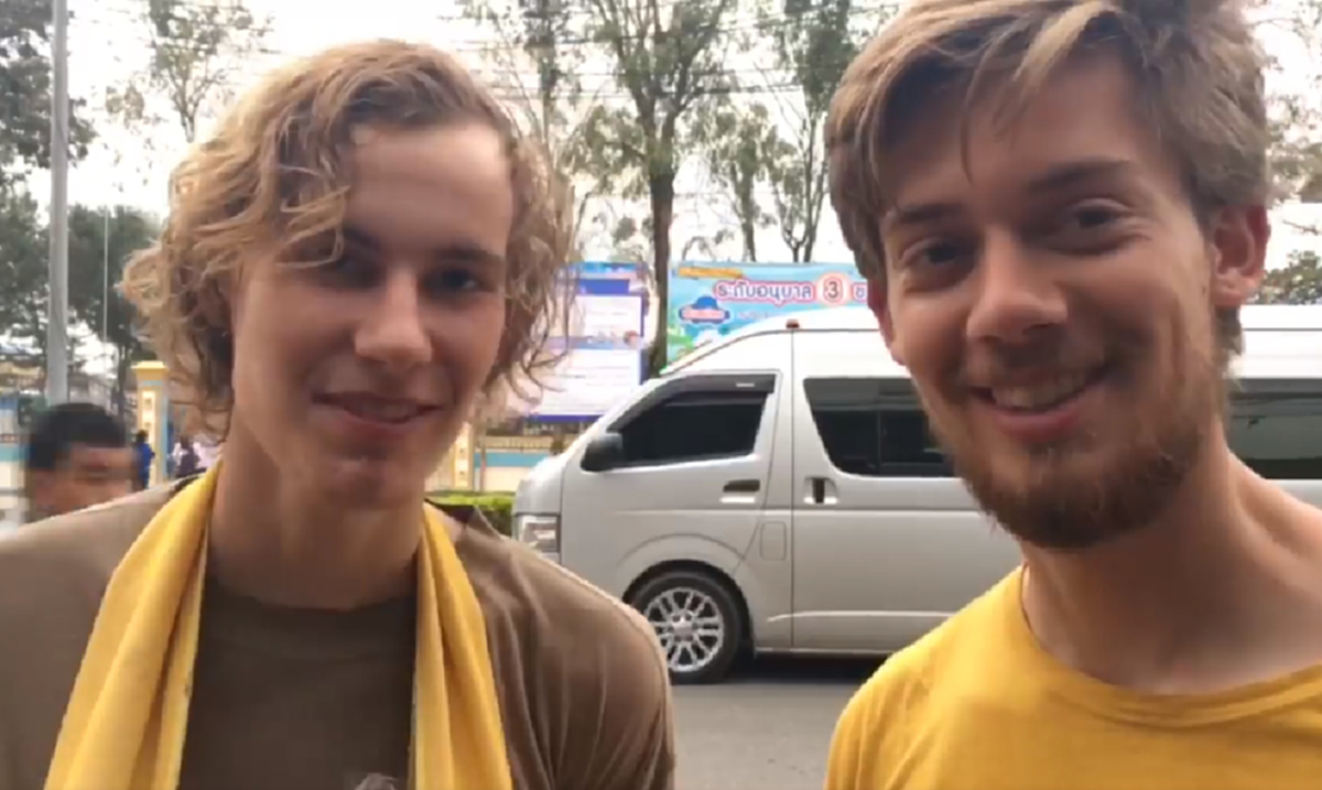 สุดน่ารัก! นักท่องเที่ยวชาวเดนมาร์ค วัย 21 ปี สองคน มาขอเป็นเด็กวัด เดินตามพระบิณฑบาต  เพื่อศึกษาขนบธรรมเนียมประเพณีของประเทศไทย (คลิป)