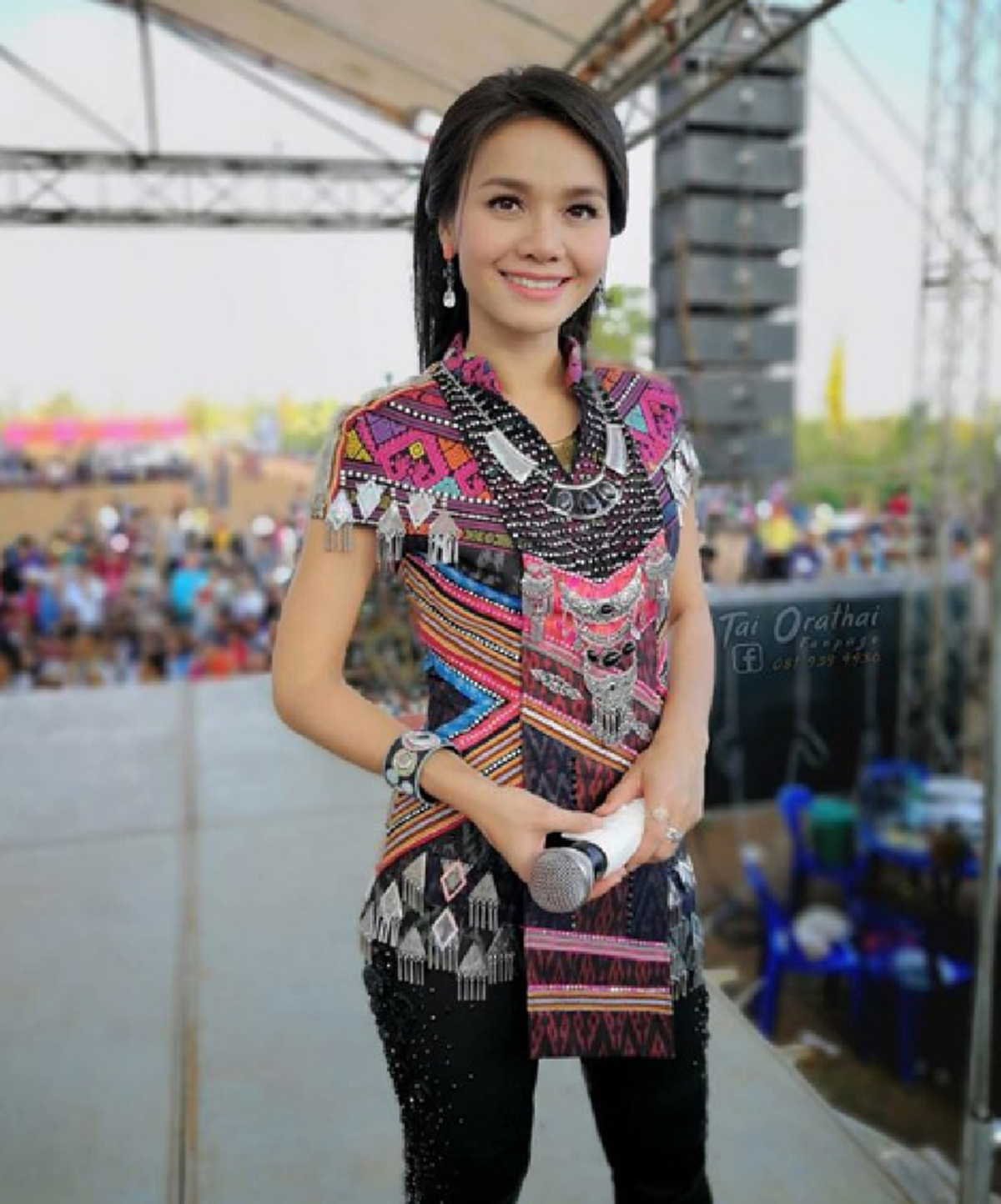 *บ่มีอ้ายบ่มีข่อย!!! หนุ่มคนนี้นี่เอง! คือแรงบันดาลใจของนักร้องลูกทุ่งเสียงหวาน "ต่าย อรทัย" ที่พาเธอเต้นคอนเสิร์ตครั้งแรก !!! (คลิป)