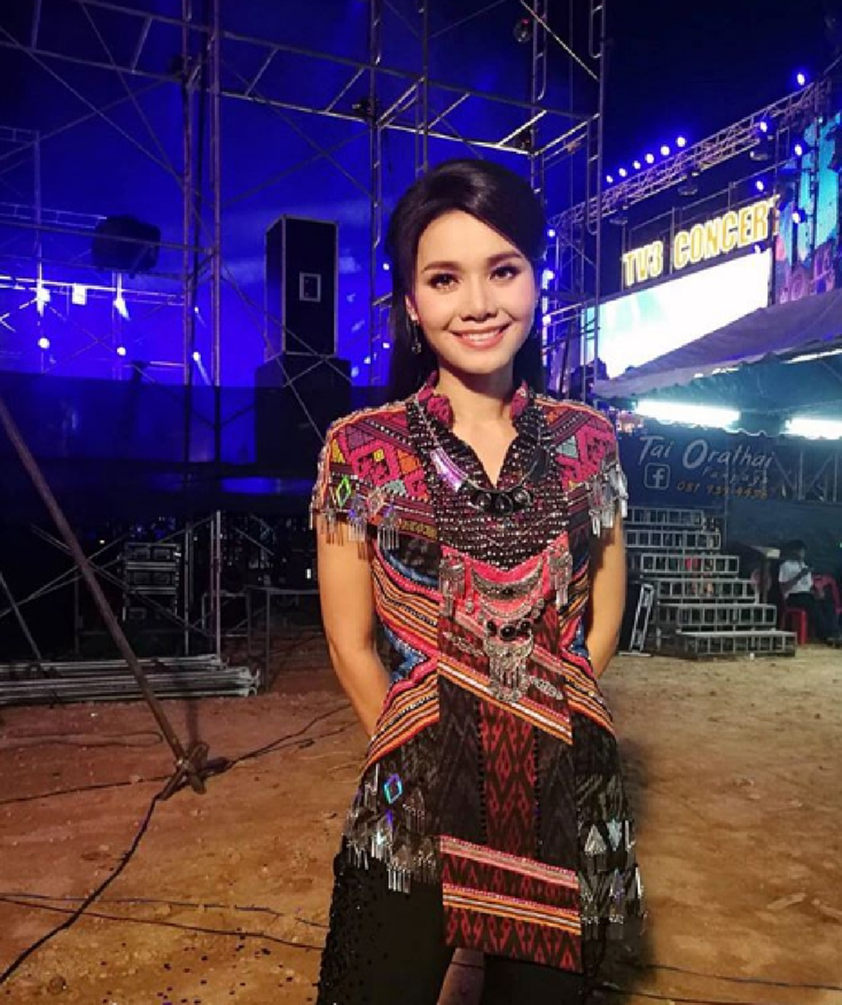 *บ่มีอ้ายบ่มีข่อย!!! หนุ่มคนนี้นี่เอง! คือแรงบันดาลใจของนักร้องลูกทุ่งเสียงหวาน "ต่าย อรทัย" ที่พาเธอเต้นคอนเสิร์ตครั้งแรก !!! (คลิป)