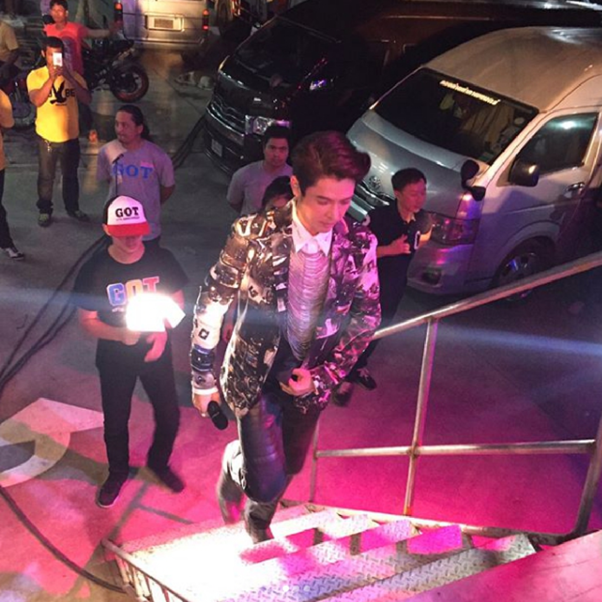 *บ่มีอ้ายบ่มีข่อย!!! หนุ่มคนนี้นี่เอง! คือแรงบันดาลใจของนักร้องลูกทุ่งเสียงหวาน "ต่าย อรทัย" ที่พาเธอเต้นคอนเสิร์ตครั้งแรก !!! (คลิป)