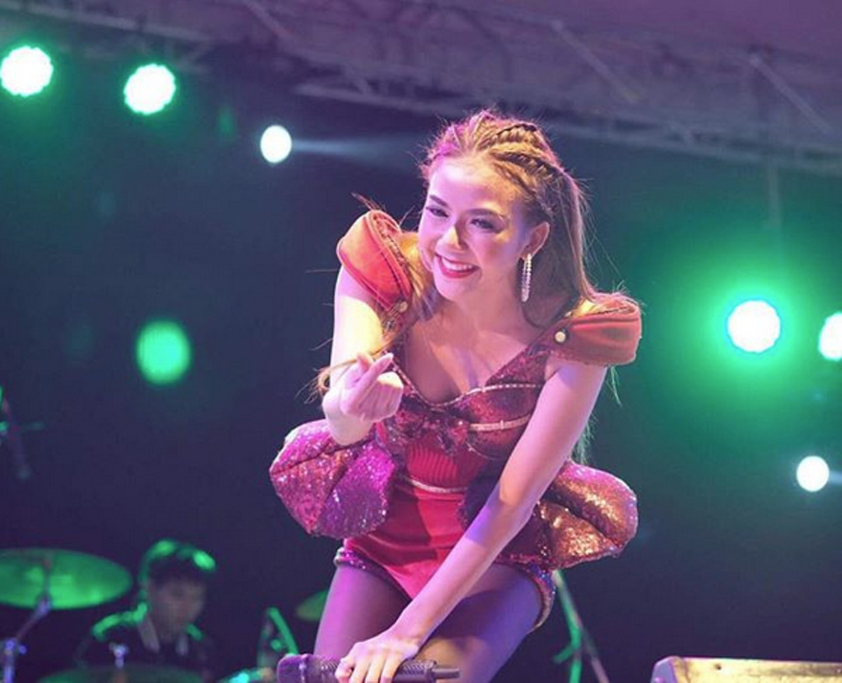 คอหวยเชิญทางนี้ !! แอบส่องป้ายทะเบียน รถคันใหม่ป้ายแดง! ของ "จ๊ะ อาร์สยาม" เลขสวยมาก..งวดนี้ 1/02/61 รีบซื้อเลย! "เซียนหวย"หวังเฮงกันถ้วนหน้