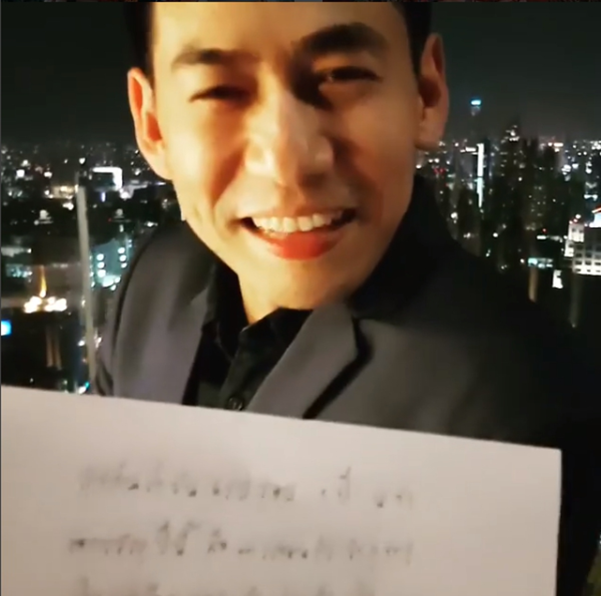อิจฉากันทั้งประเทศ !! สายเปย์ตัวจริง "เพชรจ้า" ให้ของขวัญครบรอบแต่งงาน "นิวเคลียร์" ชาวเน็ตแห่คอมเมนต์สนั่น บอกเลยไม่ธรรมดา ?? (ชมคลิป)