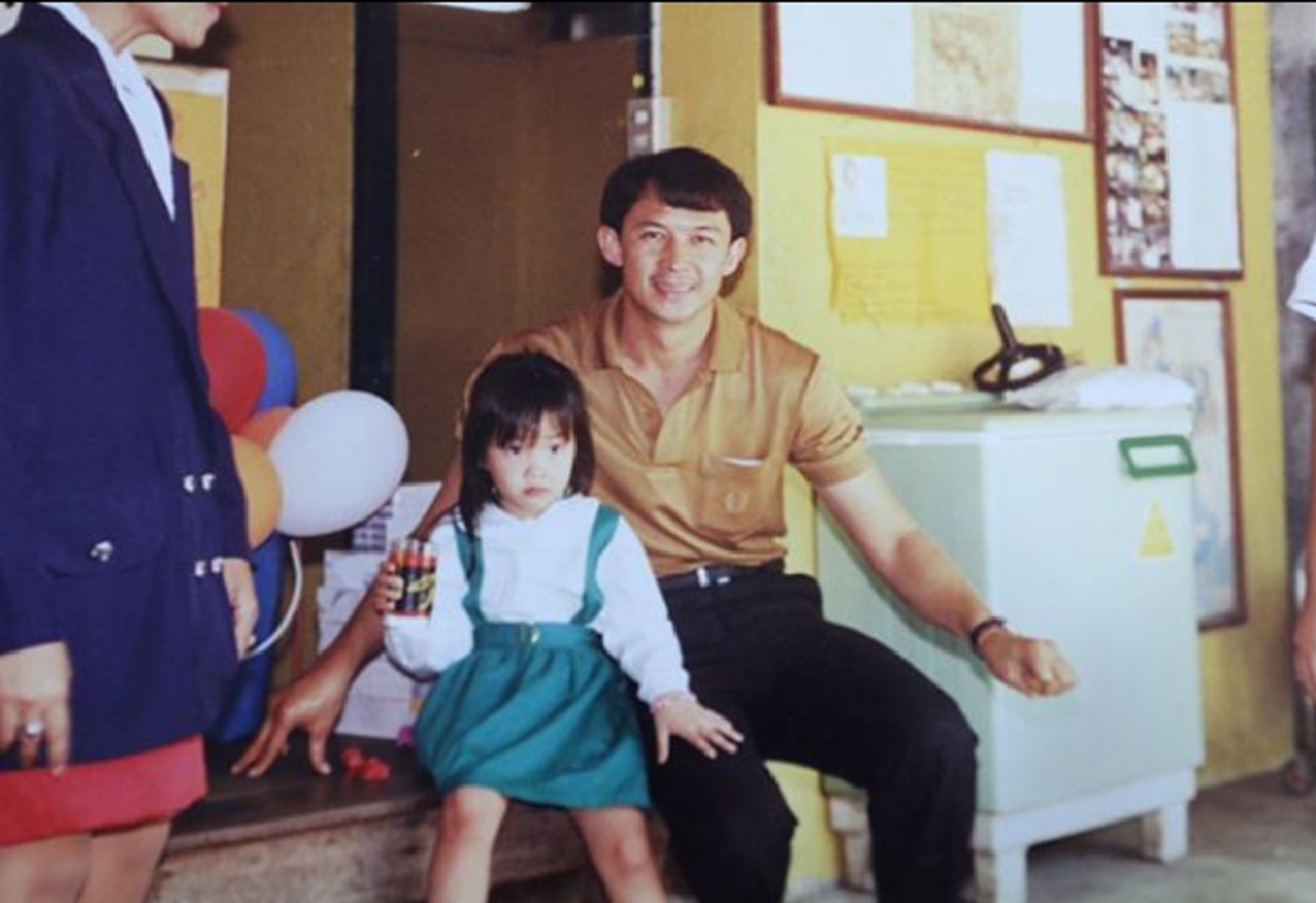 *ขยี้ตาวนไป!!! เปิดภาพล่าสุด ลูกสาวอดีตพระเอกชื่อดัง "โกวิทย์ วัฒนกุล" ที่ไม่เคยมีใครเห็นมาก่อน บอกเลยแต่ละคนสวยเก่งดีกรีไม่ธรรมดา!!!