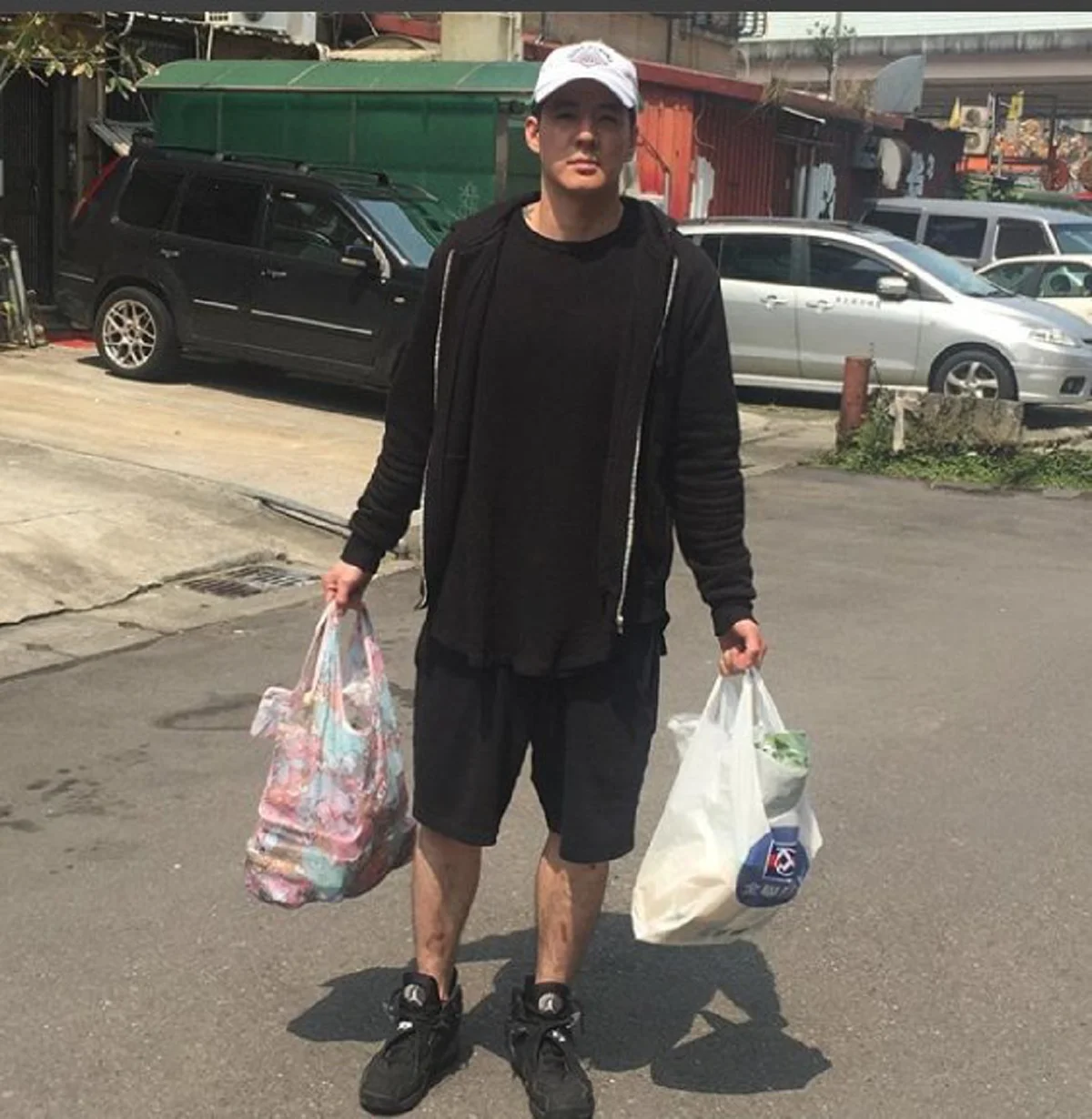 ***แทบไม่น่าเชื่อ !! ส่องชีวิตล่าสุด "ฮาเวิร์ด หวัง" หลังเลิก "เอมมี่ แม็กซิม" กลายเป็นหนุ่มอบอุ่นรักครอบครัว แถมยังช่วยเหลือคนไร้บ้าน !?