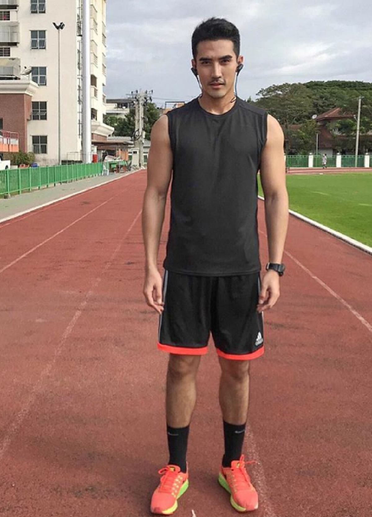 *ช็อกแทบสลบ!!! เผยโฉม  "8 ซุปตาร์ชายชื่อดัง" ที่อดีตอ้วนเผละ ขี้เหร่มาก ผิดกับปัจจุบันที่หุ่นเฟิร์ม หล่อระดับพระเอกร้อยล้าน!!! (ชมคลิป)