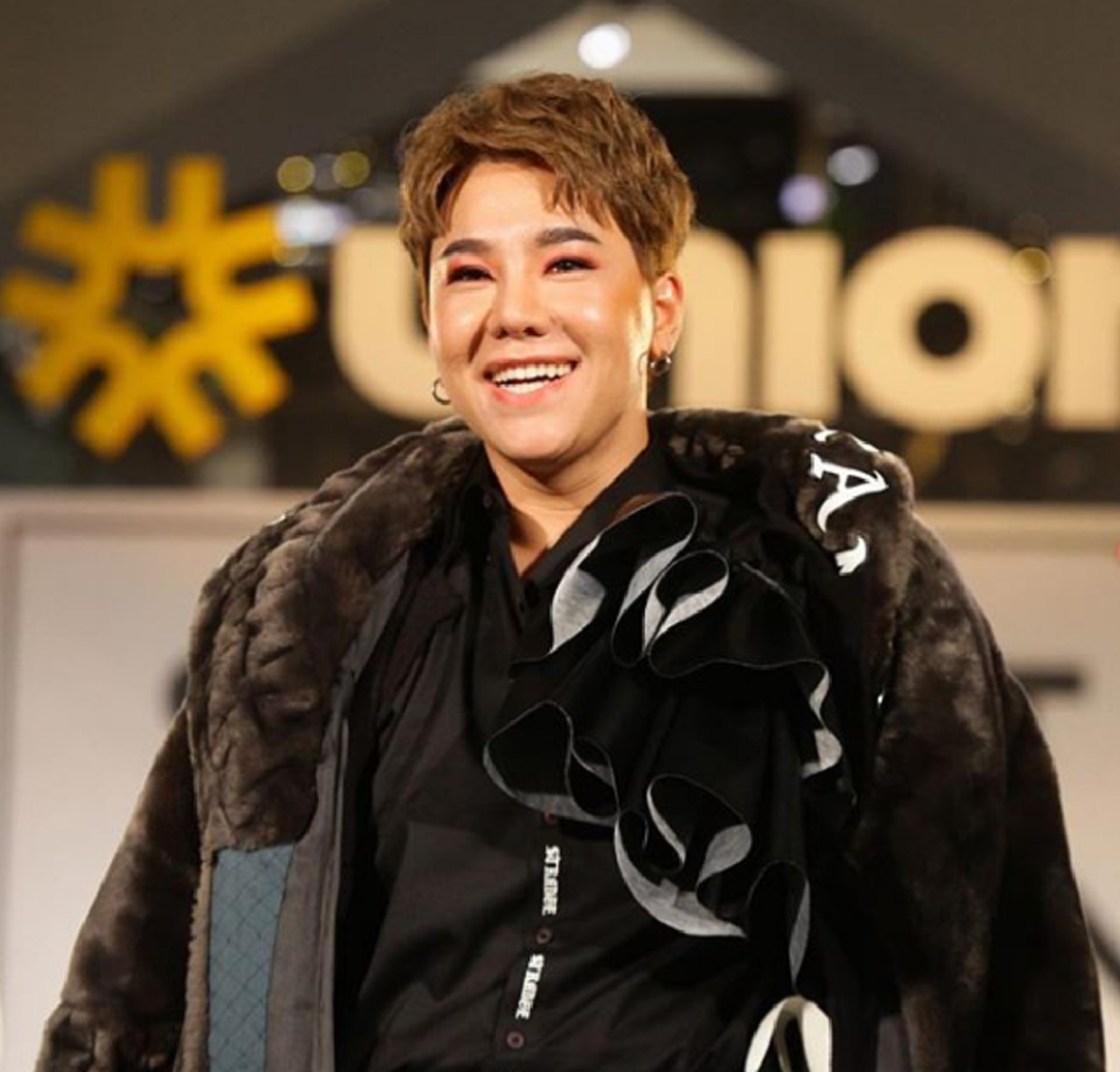 *ช็อกแทบสลบ!!! เผยโฉม  "8 ซุปตาร์ชายชื่อดัง" ที่อดีตอ้วนเผละ ขี้เหร่มาก ผิดกับปัจจุบันที่หุ่นเฟิร์ม หล่อระดับพระเอกร้อยล้าน!!! (ชมคลิป)