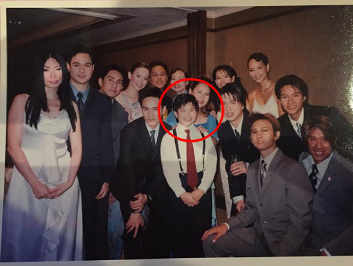 *บุณวาสนาหล่นทับ!!! เขาคือ "อดีตนักร้องดัง" เพียงคนเดียว ที่ไม่ต้องทำงานวงการบันเทิง ก็ "รวยล้นฟ้า" ที่คนครึ่งประเทศไม่เคยรู้!!! (ชมคลิป)