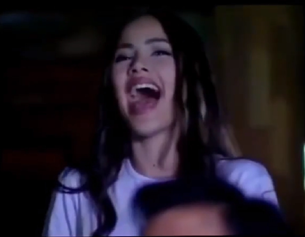 *ขมขึ้นคอ!!! เมื่อ "พระเอกดังระดับท็อป" เข้าฉากดราม่า แต่กับผายลมกลางกองถ่าย! ทำเอาหลุดขำจนท้องแข็ง!!! (ชมคลิป)