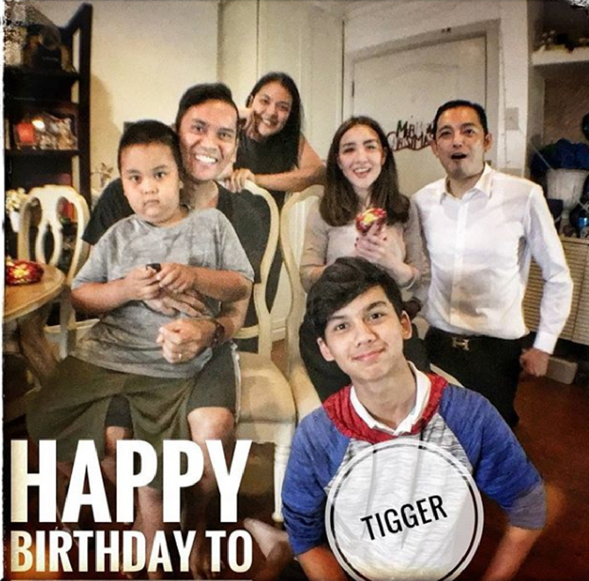 *ครั้งแรก!!!  เปิดคลิปสุดประทับใจ "น้องทิกเกอร์" ก้มกราบคุณพ่อ "แมว จิรศักดิ์" ในวันเกิด  ทำเอาอดีตภรรยากลั้นน้ำตาไว้ไม่อยู่!!! (ชมคลิป)