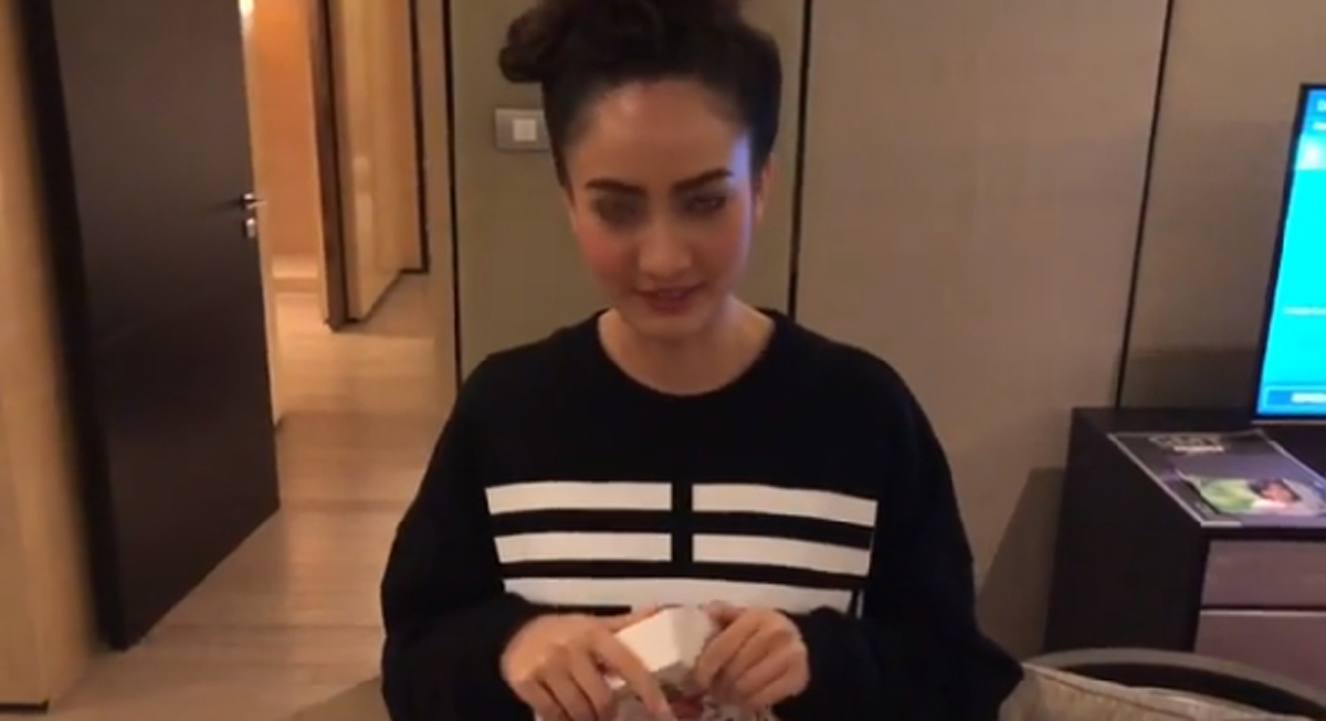 ใจป้ำสุดๆ!! มะตูม - ต้นหอม ให้เงินแสนเป็นของขวัญวันเกิด แต้ว เห็นแล้วตาลุกวาว (คลิป)