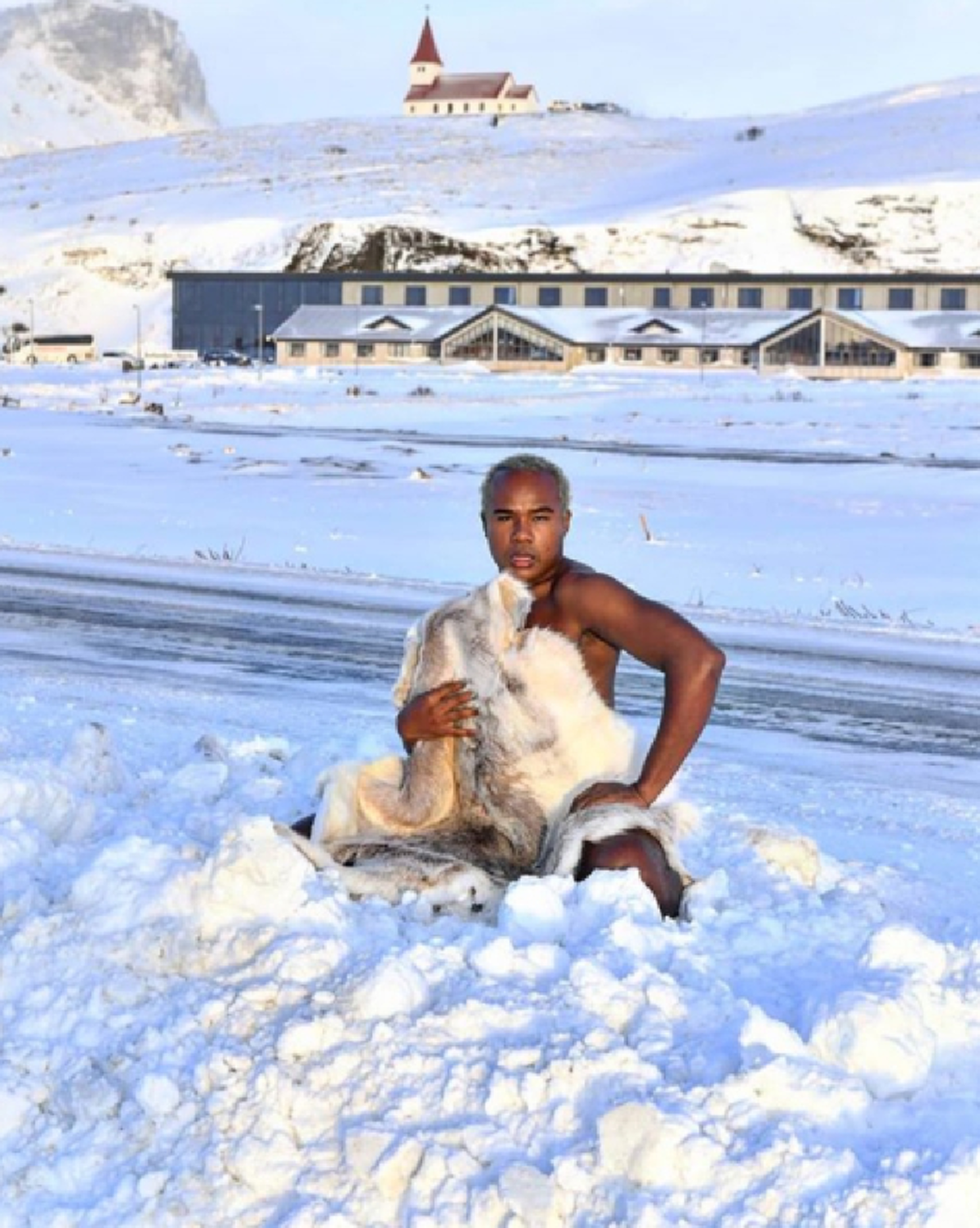 ยอมแล้ว!!! "รัศมีแข" โชว์แซ่บจัดเต็มแฟชั่นท้าหิมะไอซ์แลนด์ ยอมใจในความทุ่มเท (ภาพ)