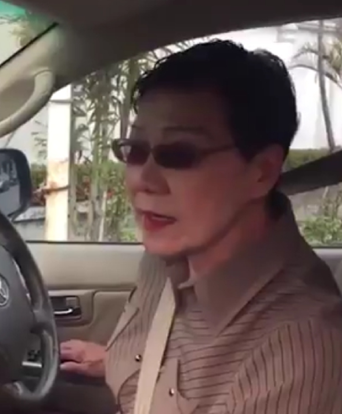 ป้ายเบ่อเร่อยังไม่แคร์?? เปิดใจ "ป้าขวานซิ่ง" หลังเกิดดราม่า ลั่น!! หมู่บ้านหรูหรา กลับมีตลาดล้อม ก่อนทิ้งท้ายเดือด!! โซเชียลแห่ส่งกำลังใจ??