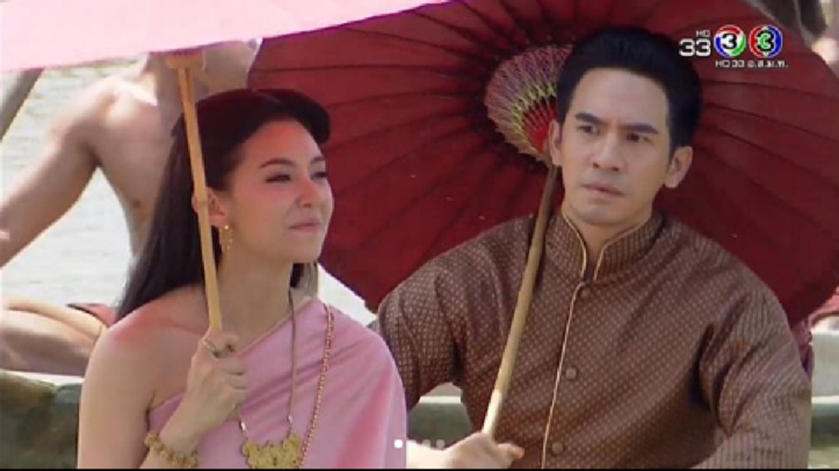 หลายคนไม่เคยรู้ !! เปิดประวัติ "แม่หญิงจันทร์วาด" ทำไมได้เข้าร่วมการอวยยศ แท้จริงแล้วสถานะเธอนั้น สูงศักดิ์ยิ่งนัก บอกเลยไม่ธรรมดา !! (คลิป)