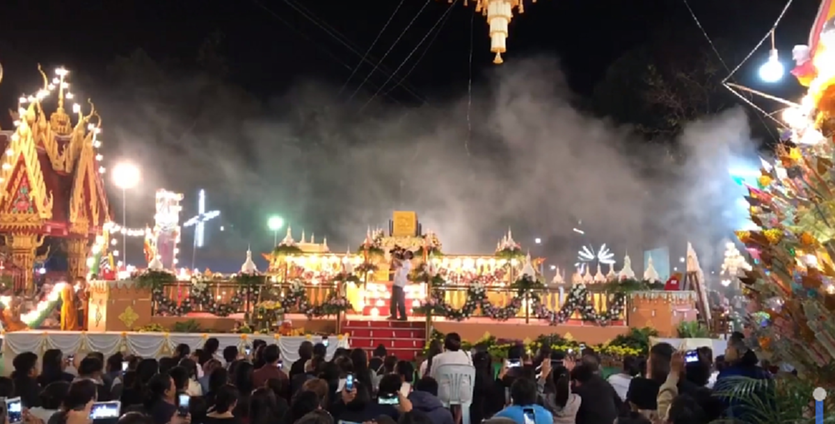 ด้วยแรงศรัทธา!! ชาวพุทธศาสนิกชนนับพันคน เข้าร่วมพิธีเก็บอัฐิ "หลวงปู่สนธิ์ เขมิโย" พระเถระ ๕ แผ่นดิน ท่ามกลางสายฝนโปยปรายไม่ขาดสาย (ชมคลิป)