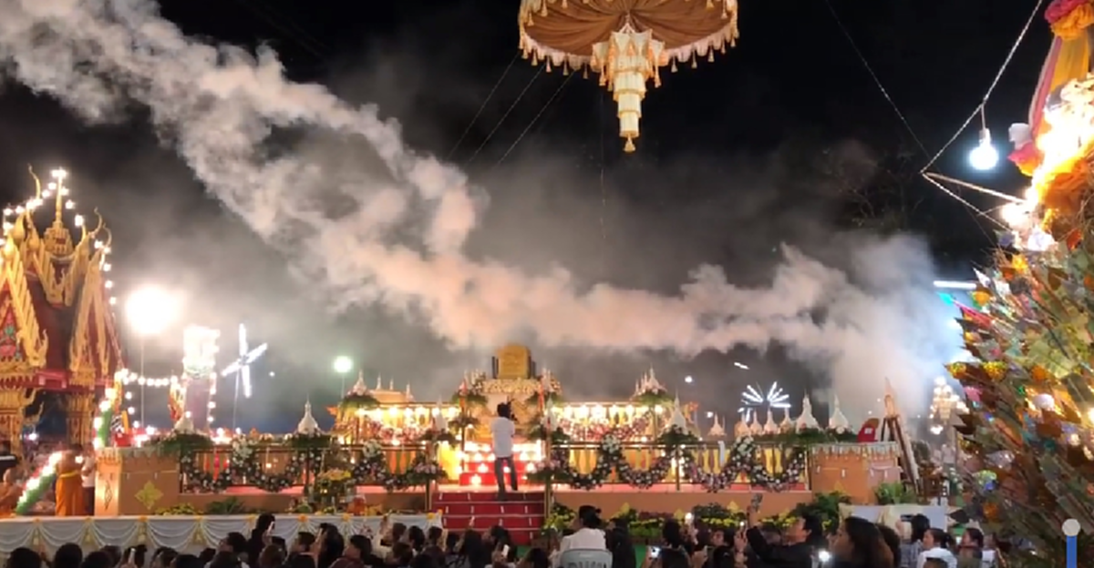 ด้วยแรงศรัทธา!! ชาวพุทธศาสนิกชนนับพันคน เข้าร่วมพิธีเก็บอัฐิ "หลวงปู่สนธิ์ เขมิโย" พระเถระ ๕ แผ่นดิน ท่ามกลางสายฝนโปยปรายไม่ขาดสาย (ชมคลิป)