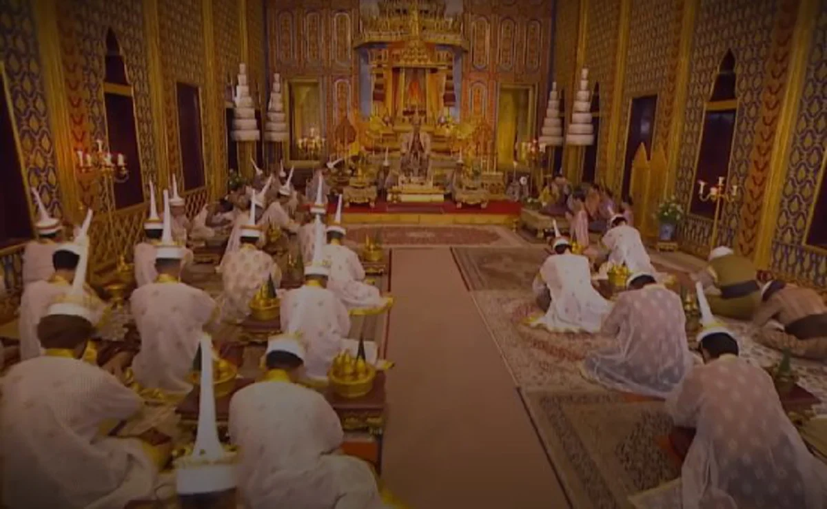 หลายคนไม่เคยรู้ !! เปิดประวัติ "แม่หญิงจันทร์วาด" ทำไมได้เข้าร่วมการอวยยศ แท้จริงแล้วสถานะเธอนั้น สูงศักดิ์ยิ่งนัก บอกเลยไม่ธรรมดา !! (คลิป)