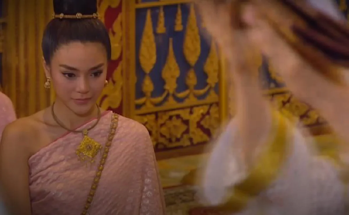 หลายคนไม่เคยรู้ !! เปิดประวัติ "แม่หญิงจันทร์วาด" ทำไมได้เข้าร่วมการอวยยศ แท้จริงแล้วสถานะเธอนั้น สูงศักดิ์ยิ่งนัก บอกเลยไม่ธรรมดา !! (คลิป)