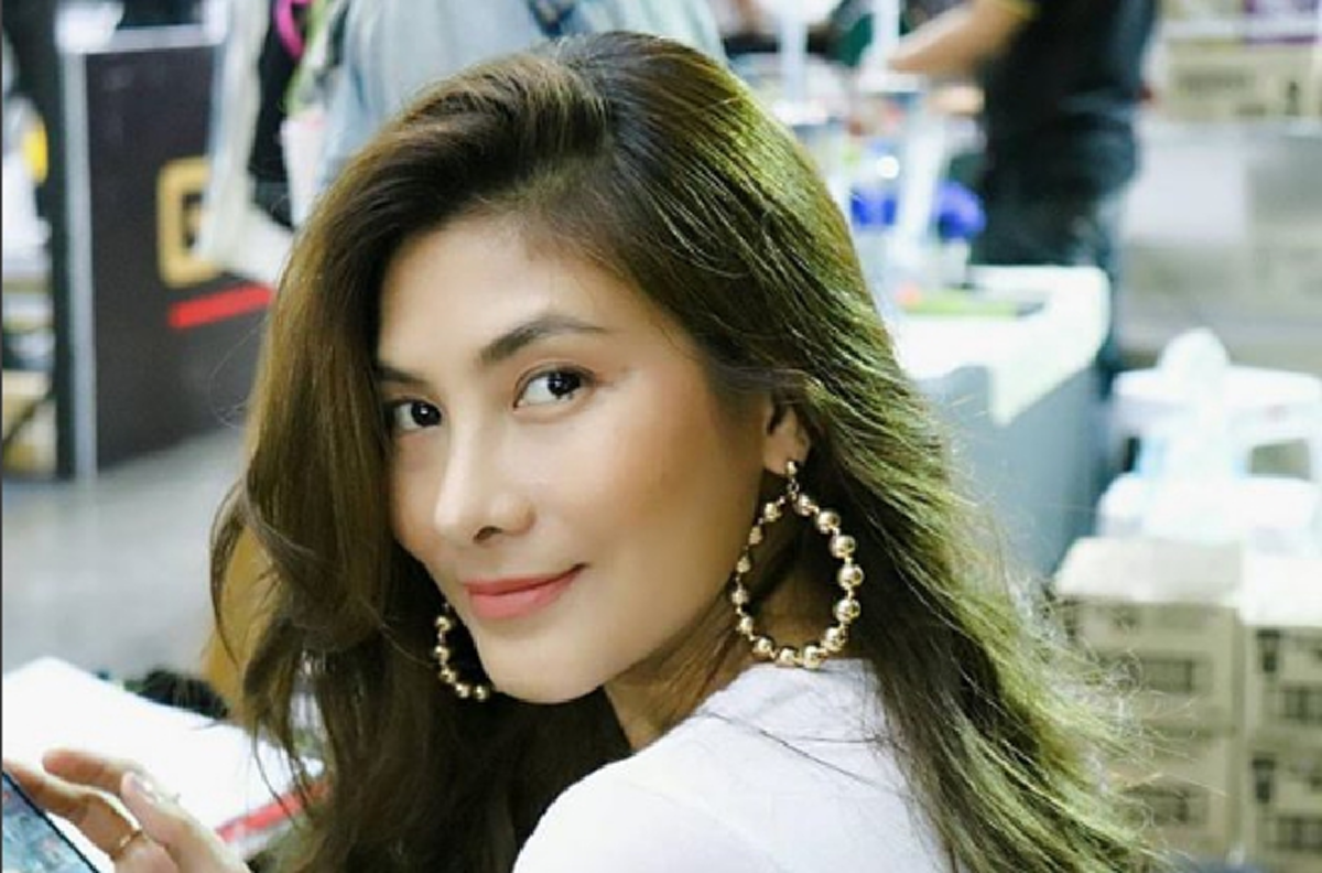 จักรวาลยังต้องยอม !! เปิดประวัติชีวิตจริง "อีแย้ม" บ่าวรับใช้ "แม่หญิงการะเกด" บอกเลยดีกรีไม่ธรรมดา จนได้รับฉายาว่านางงาม 100 เวที !!