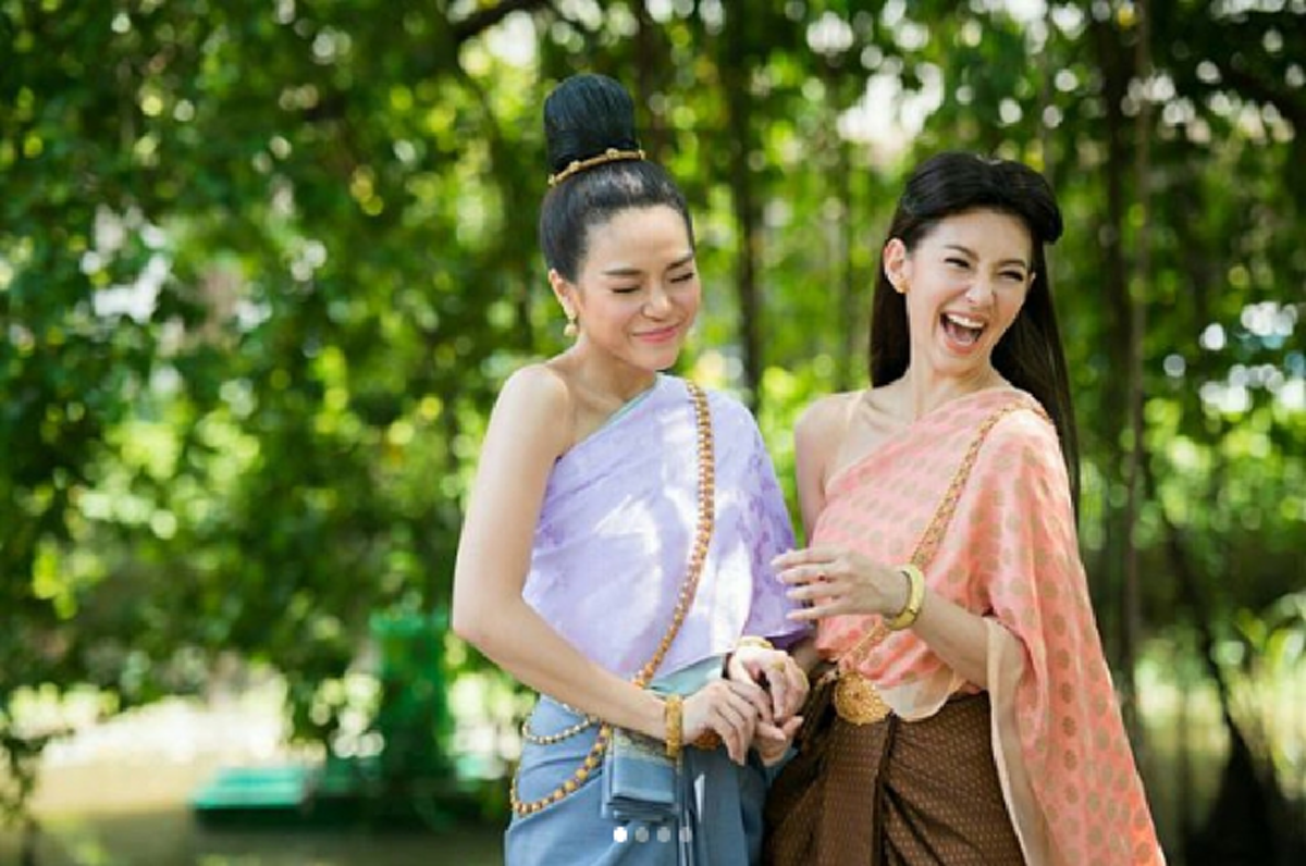 หลายคนไม่เคยรู้ !! เปิดประวัติ "แม่หญิงจันทร์วาด" ทำไมได้เข้าร่วมการอวยยศ แท้จริงแล้วสถานะเธอนั้น สูงศักดิ์ยิ่งนัก บอกเลยไม่ธรรมดา !! (คลิป)