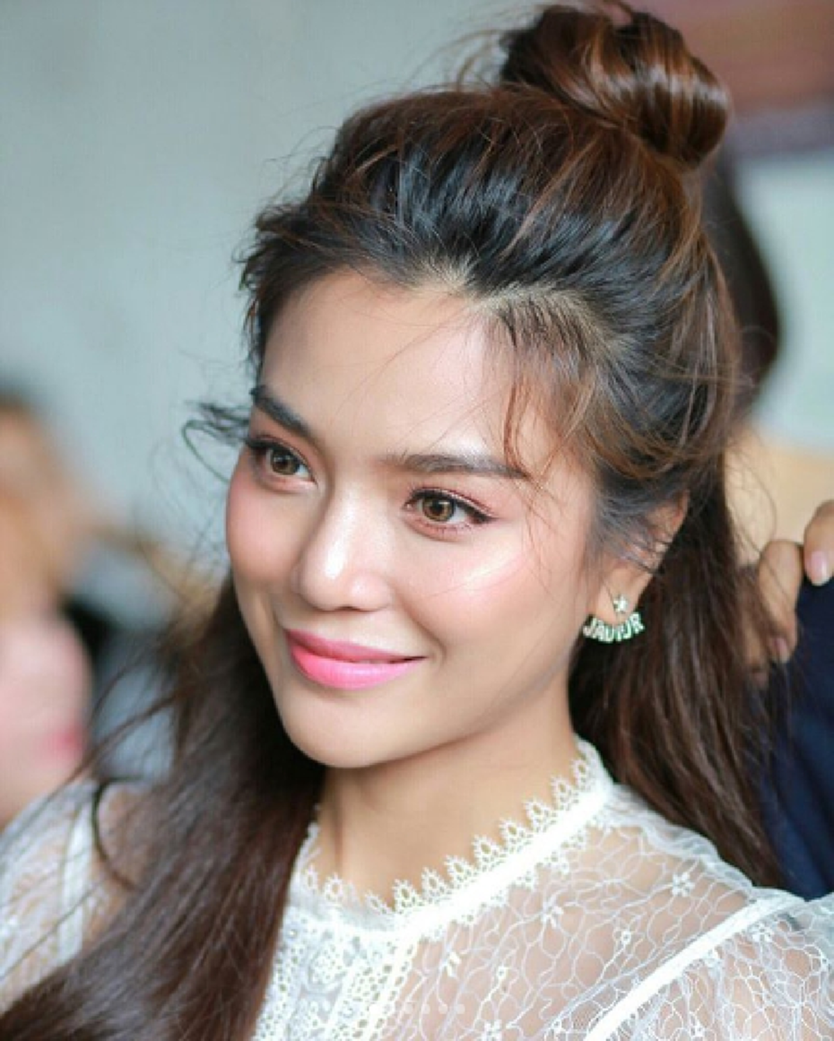 หลายคนไม่เคยรู้ !! เปิดประวัติ "แม่หญิงจันทร์วาด" ทำไมได้เข้าร่วมการอวยยศ แท้จริงแล้วสถานะเธอนั้น สูงศักดิ์ยิ่งนัก บอกเลยไม่ธรรมดา !! (คลิป)