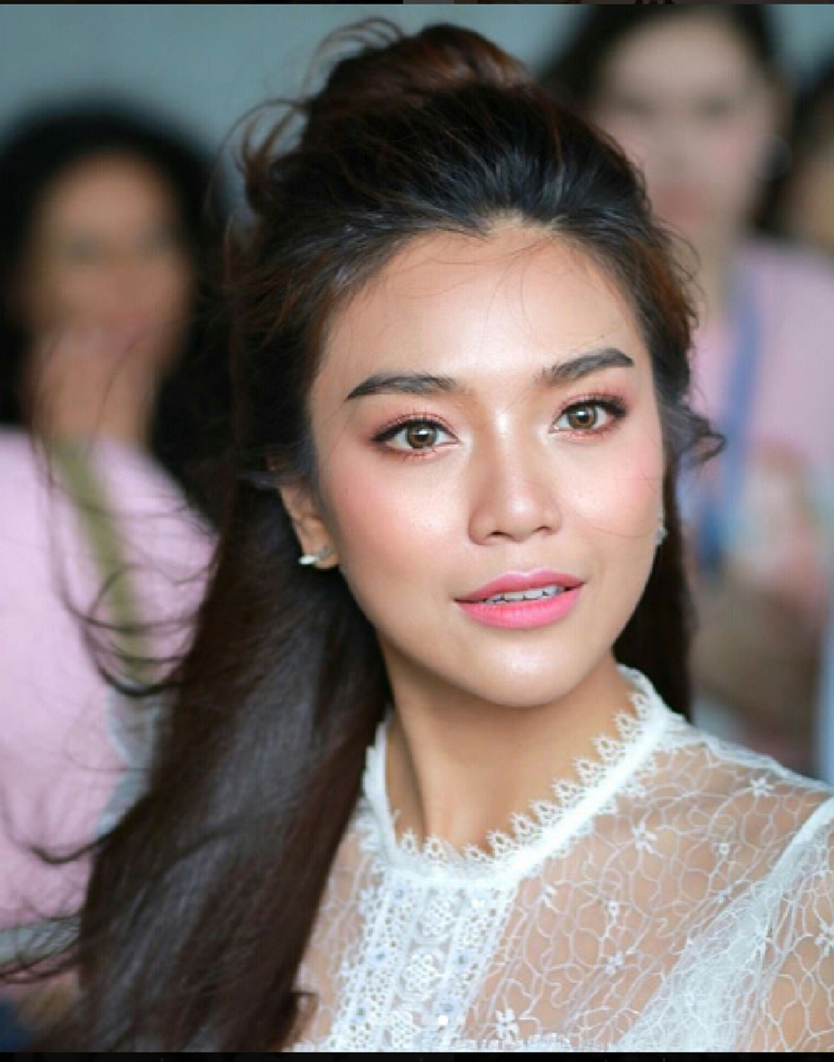 หลายคนไม่เคยรู้ !! เปิดประวัติ "แม่หญิงจันทร์วาด" ทำไมได้เข้าร่วมการอวยยศ แท้จริงแล้วสถานะเธอนั้น สูงศักดิ์ยิ่งนัก บอกเลยไม่ธรรมดา !! (คลิป)