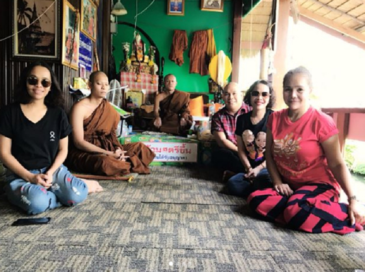 *ซึ้งในรสพระธรรม!!! "ลูกชาย" ตลกชื่อดัง "โหน่ง ชะชะช่า" หันหน้าพึ่งทางธรรม พบ"แก่นแท้ของชีวิต" ขอ"บวชอุทิศตน" ให้พุทธศาสนา!!! (มีคลิป)